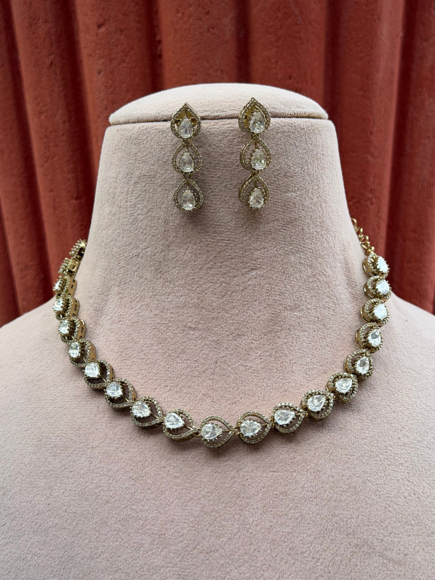 Adhya Leaf Necklace Set