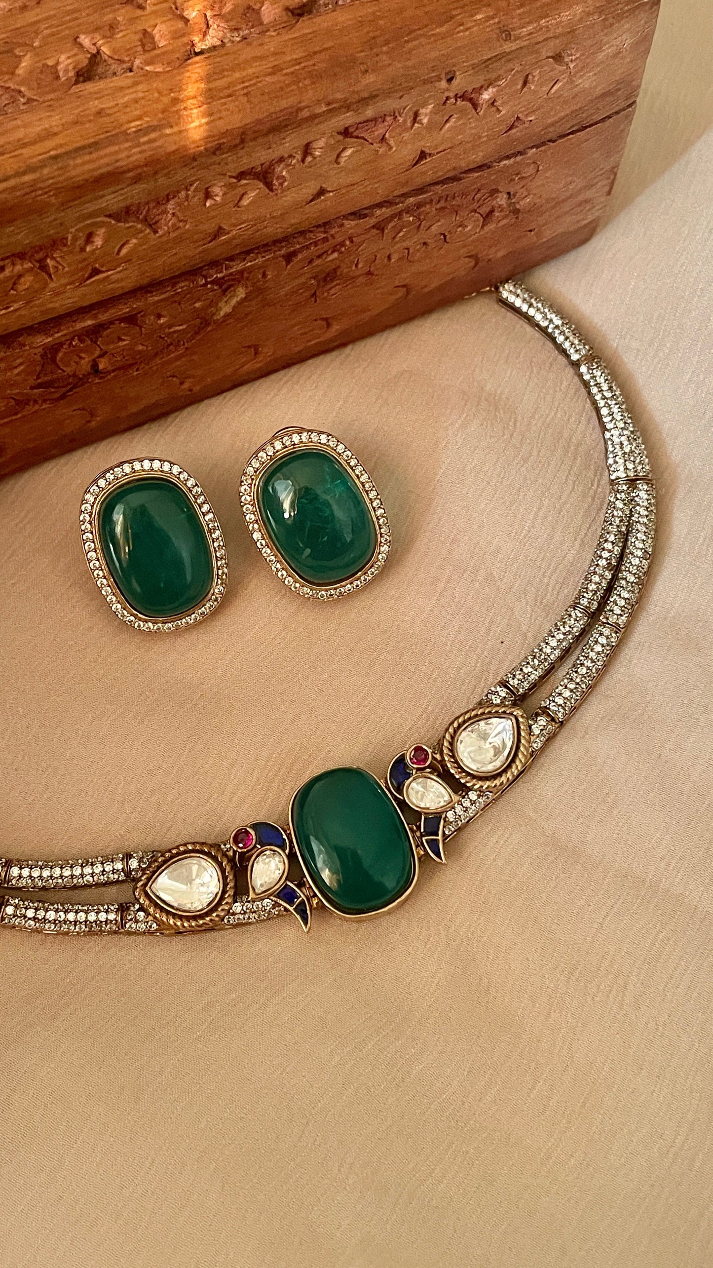Devya Parrot Necklace Set