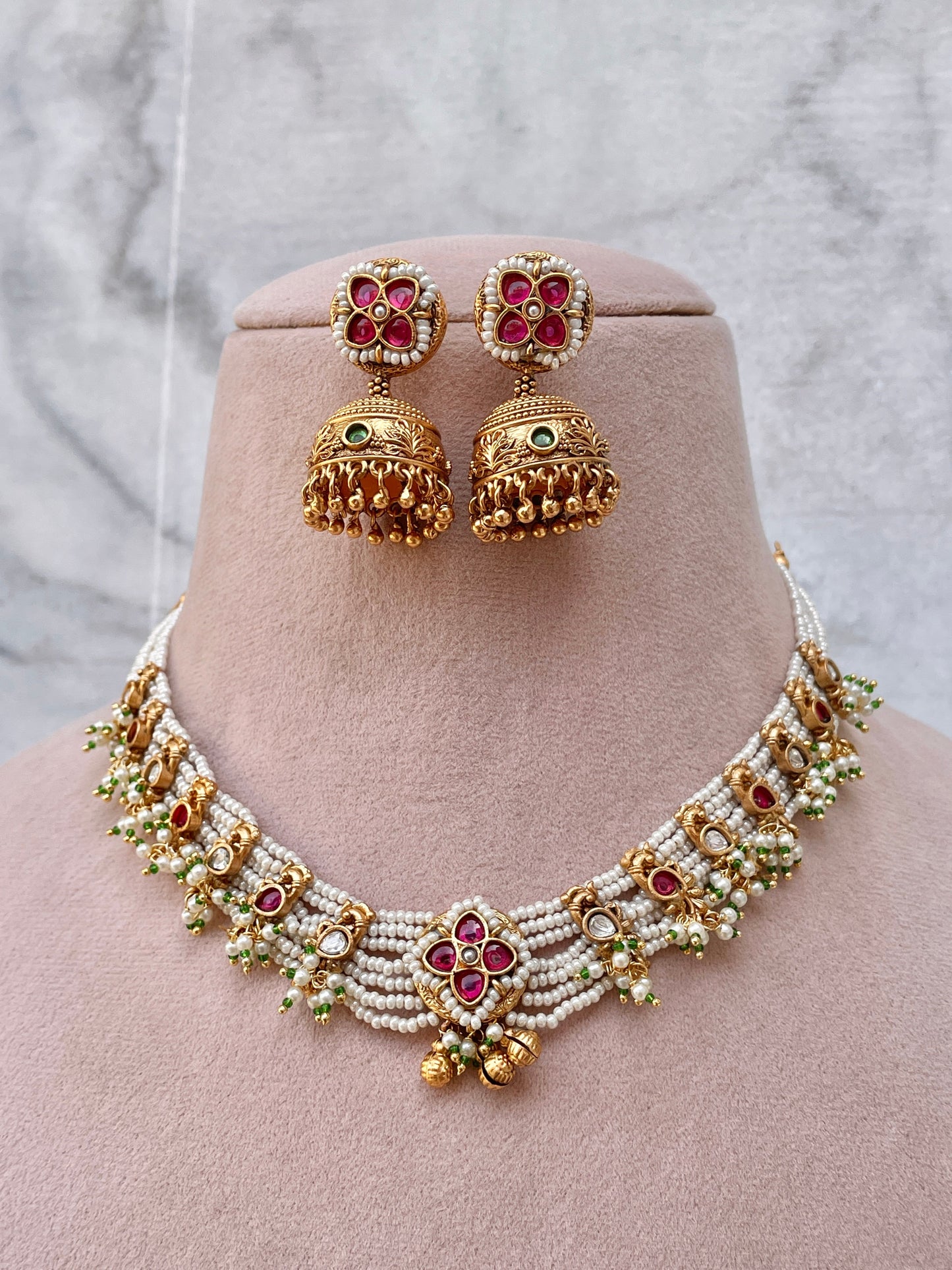 Tuheena Antique Pearl Necklace Set