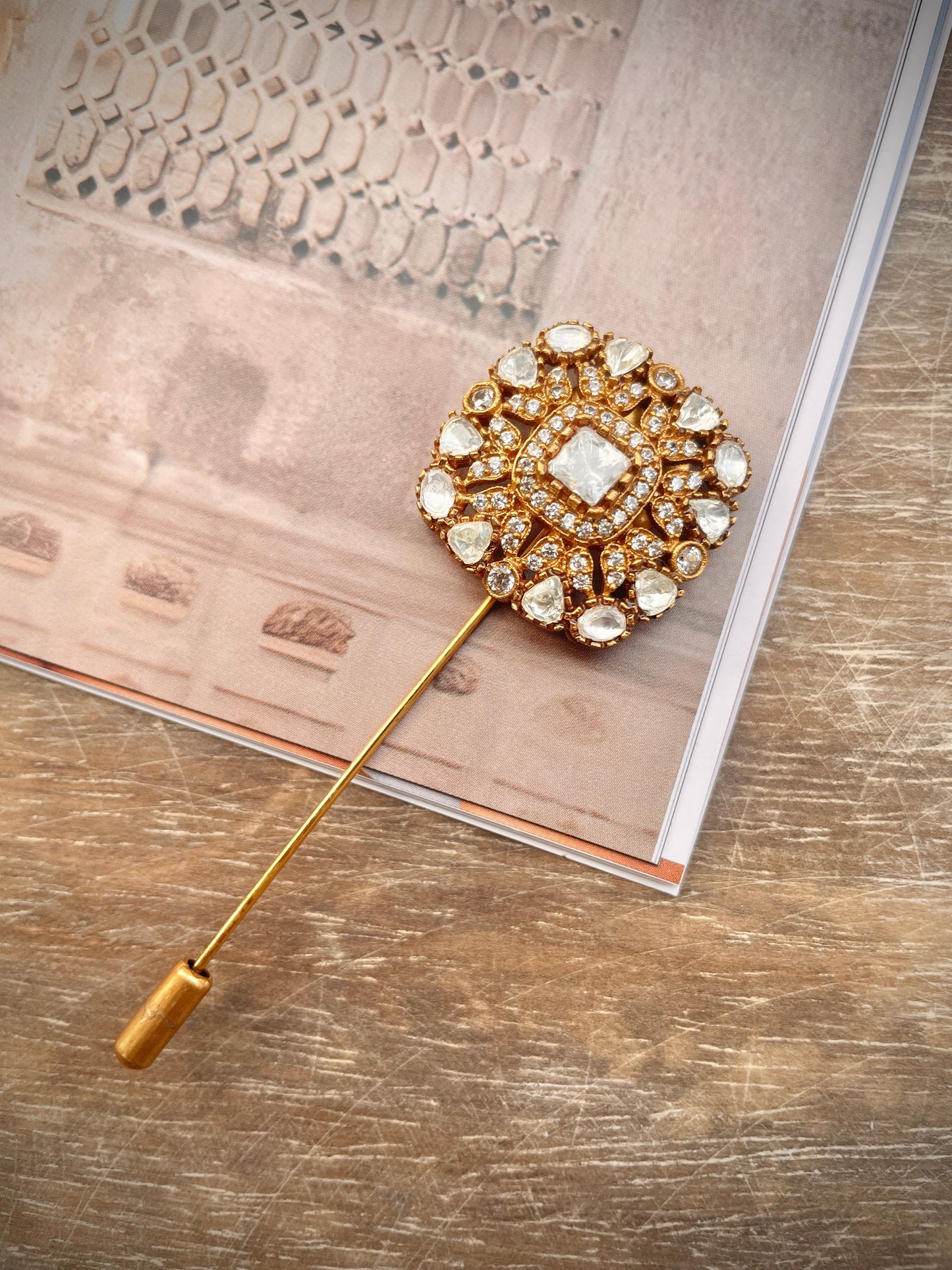 Svarn Polki Lapel Pin