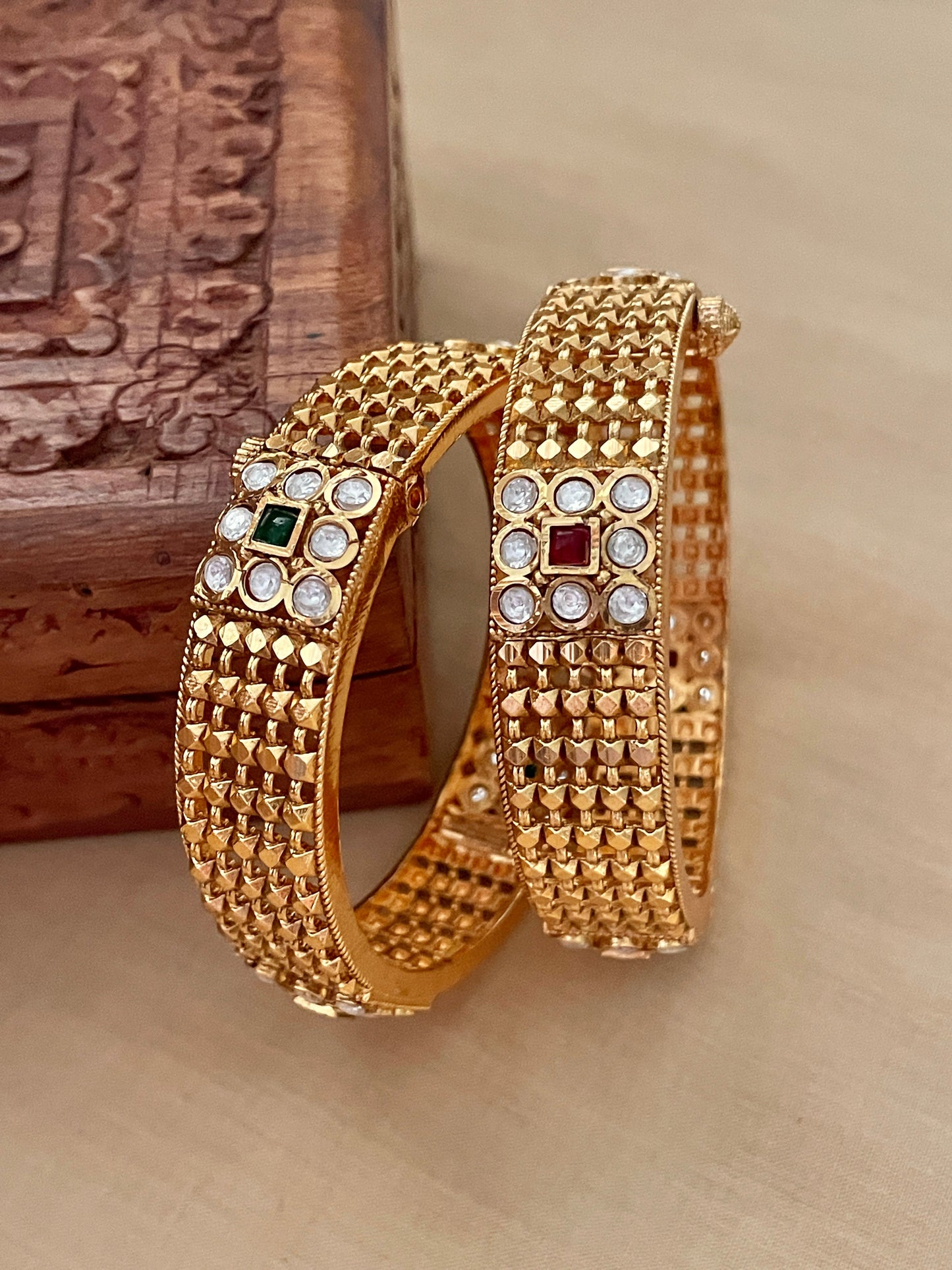 Aabha Antique Bangle Set