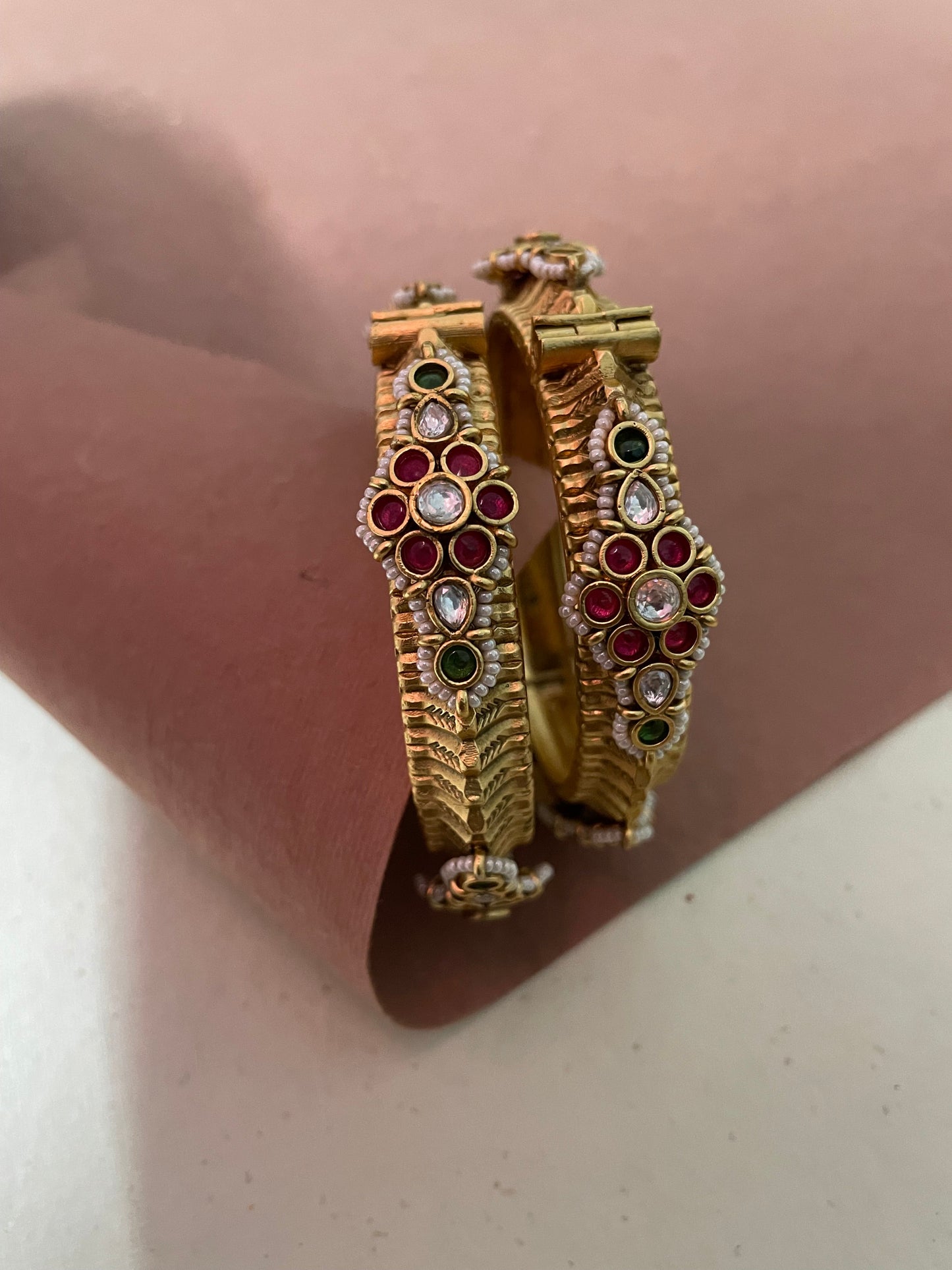 Jahaan Gold Finish Antique Kundan Bangles-Set 0f 2
