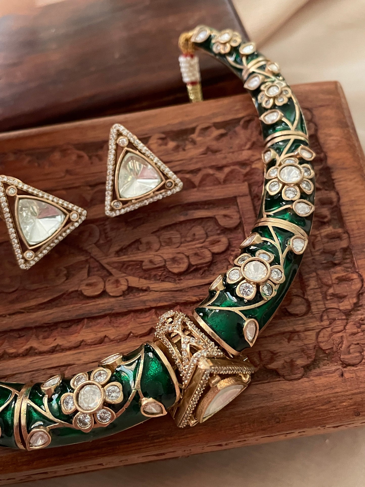Girisha Hasli Necklace Set- Green