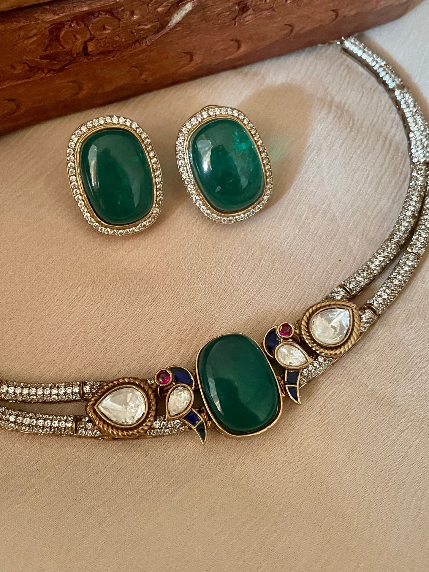 Devya Parrot Necklace Set