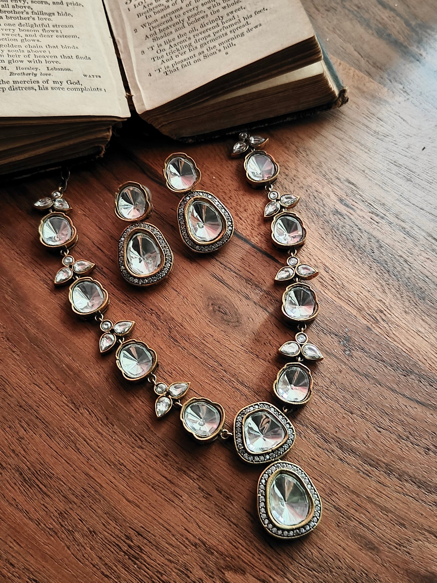 Abhya Polki Necklace Set