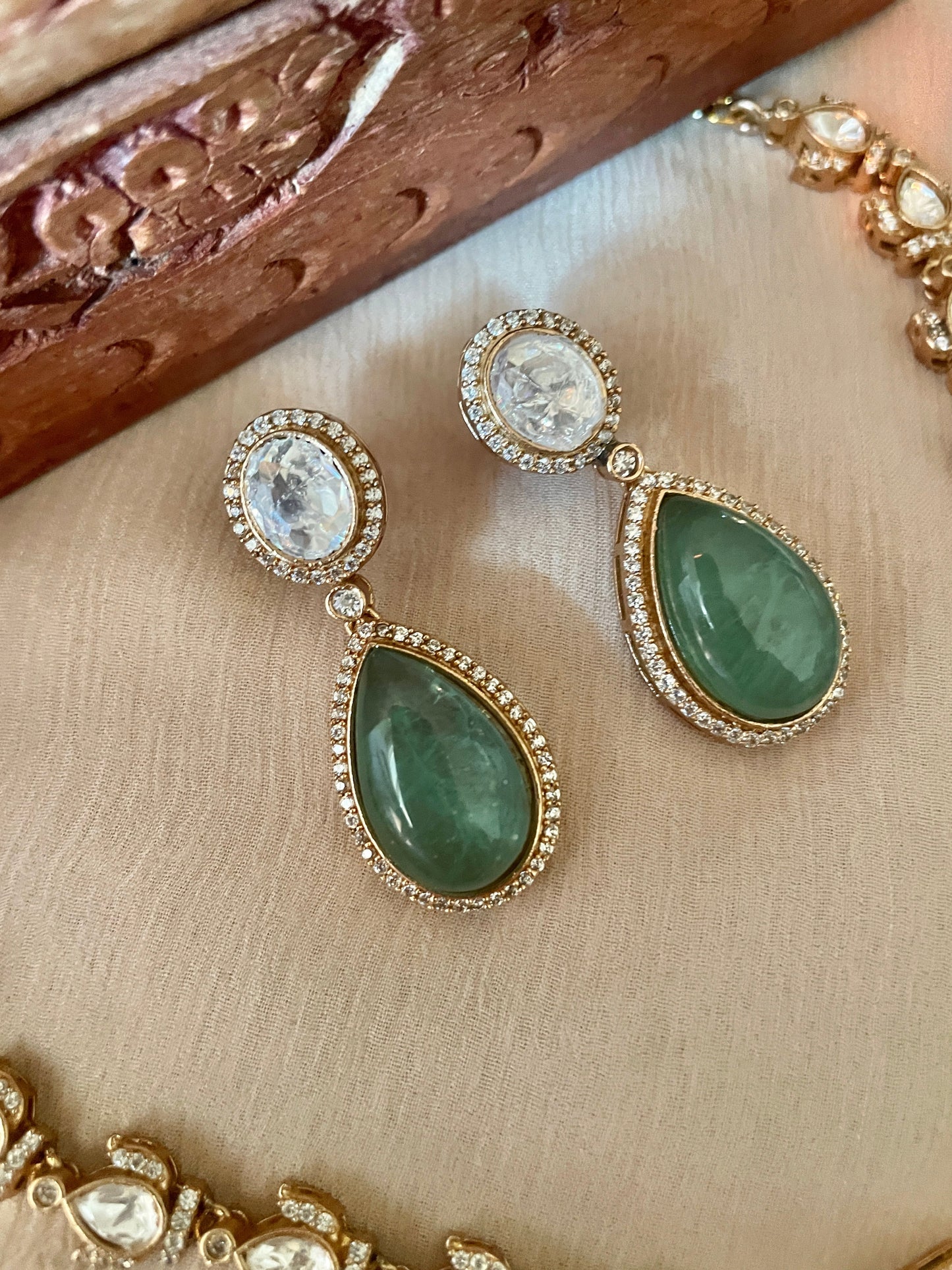 Chirmi Polki Emerald Necklace Set