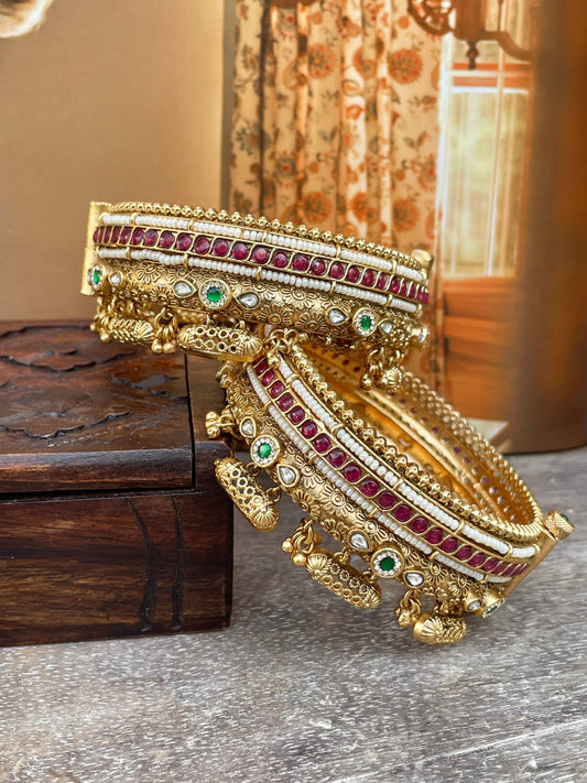 Tridhan Antique Openable Bangles Set