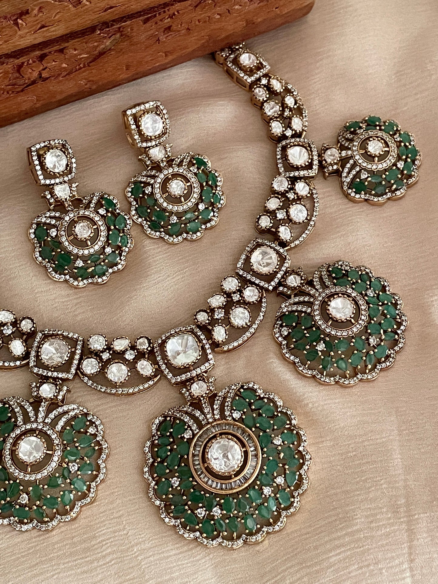 Mridula Emerald Pankhi Necklace Set