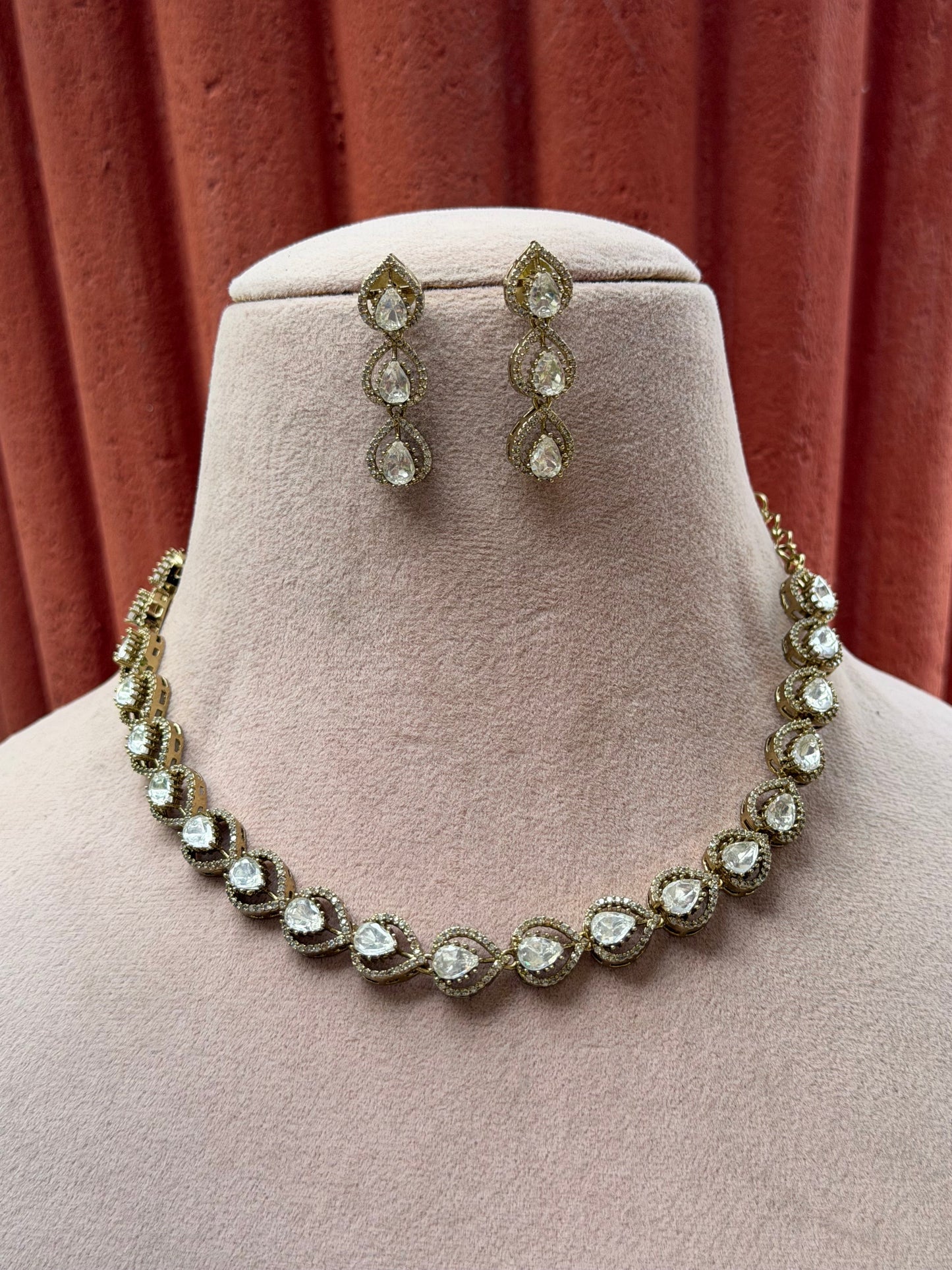 Adhya Leaf Necklace Set