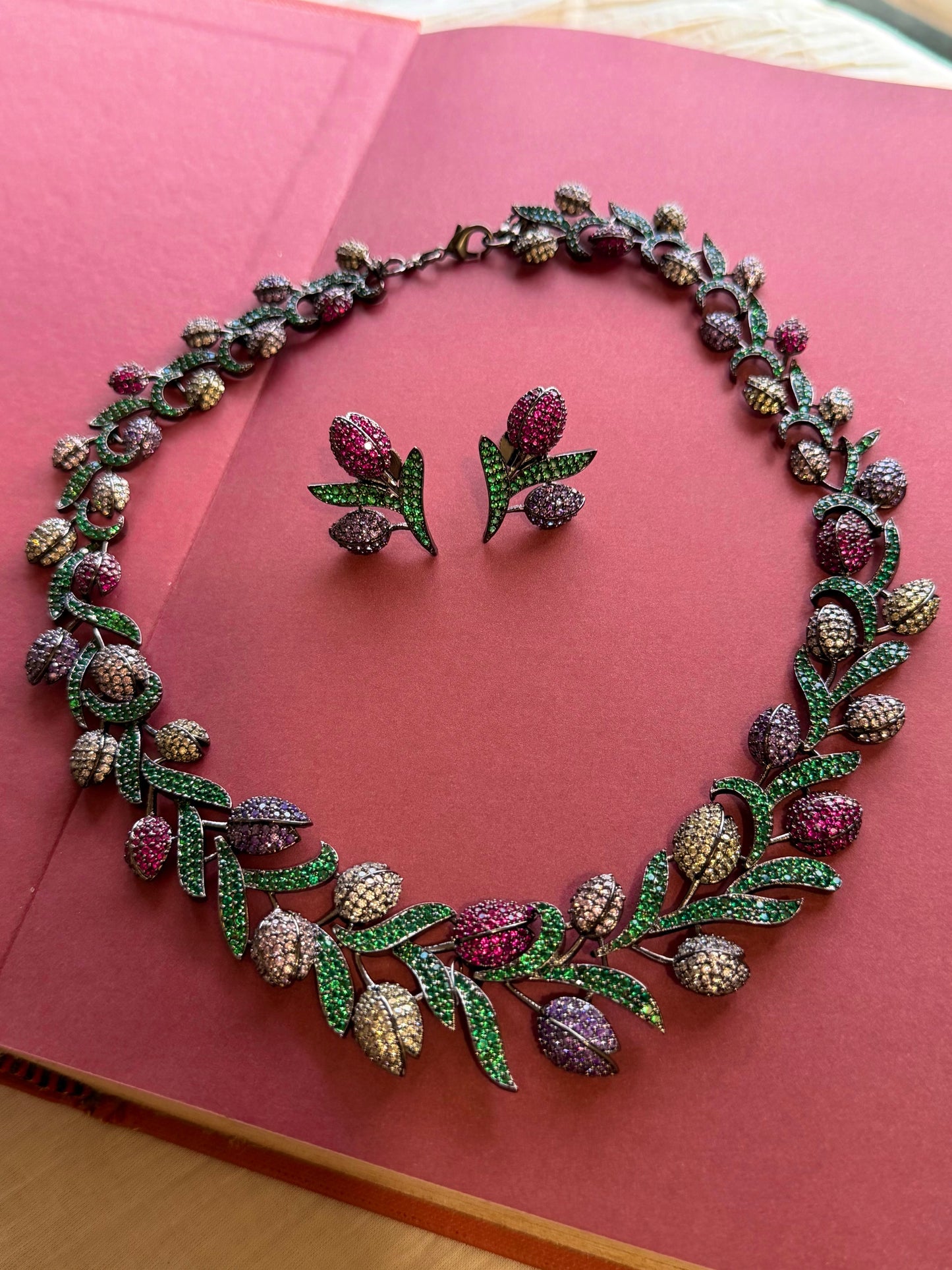 Tulip Garden Necklace Set