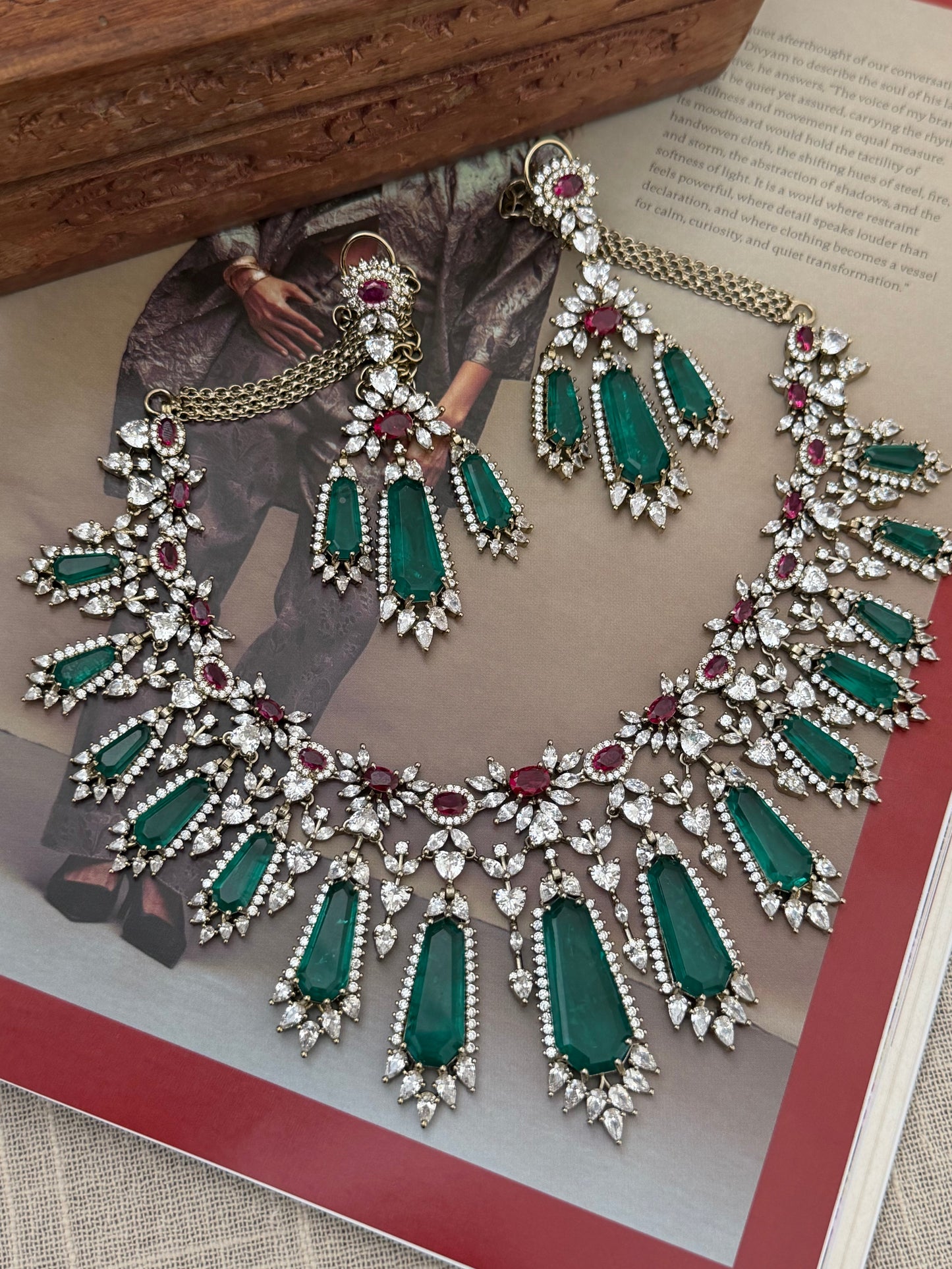 Vinoba Emerald Doublet Necklace Set