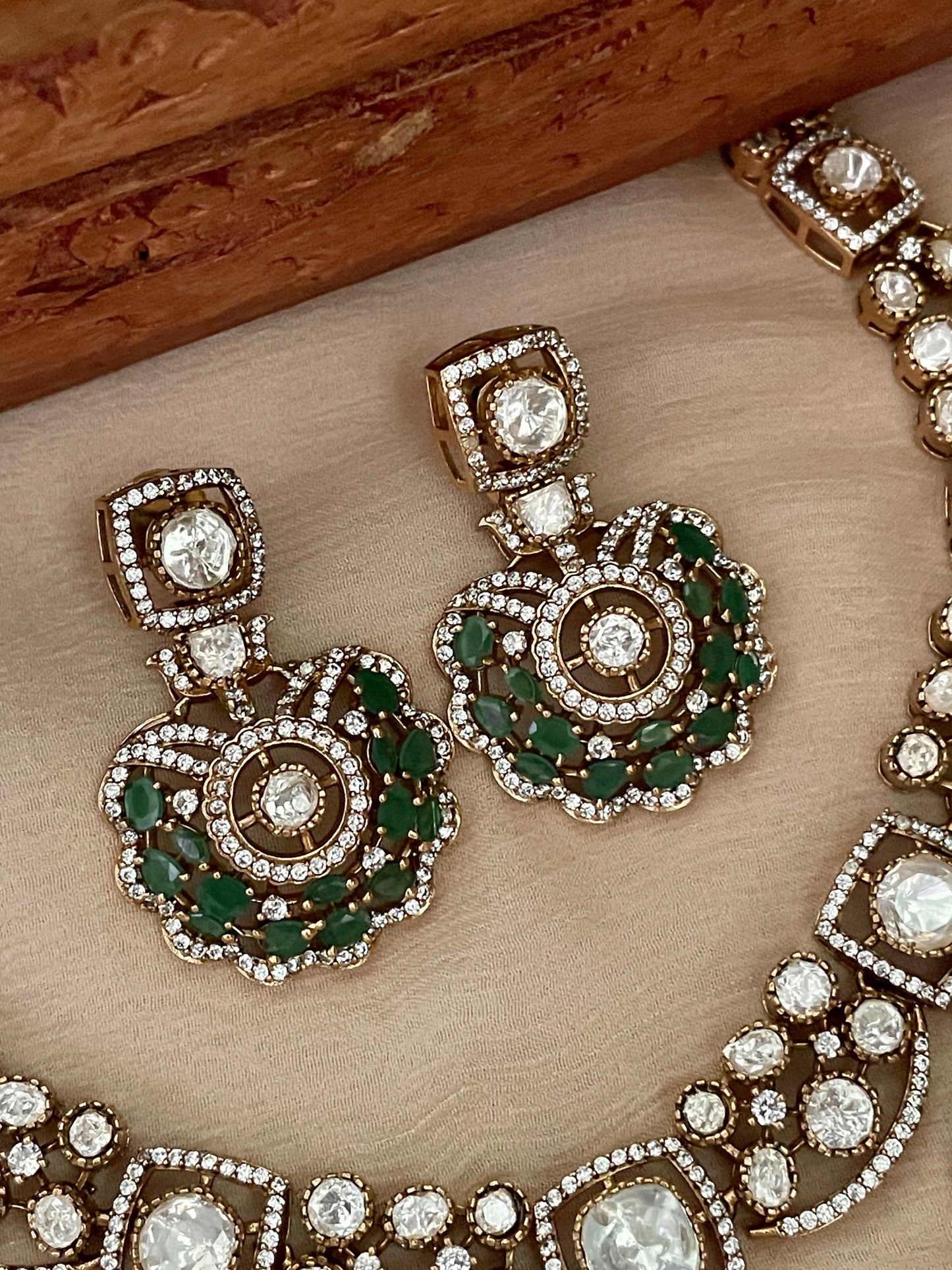 Mridula Emerald Pankhi Necklace Set