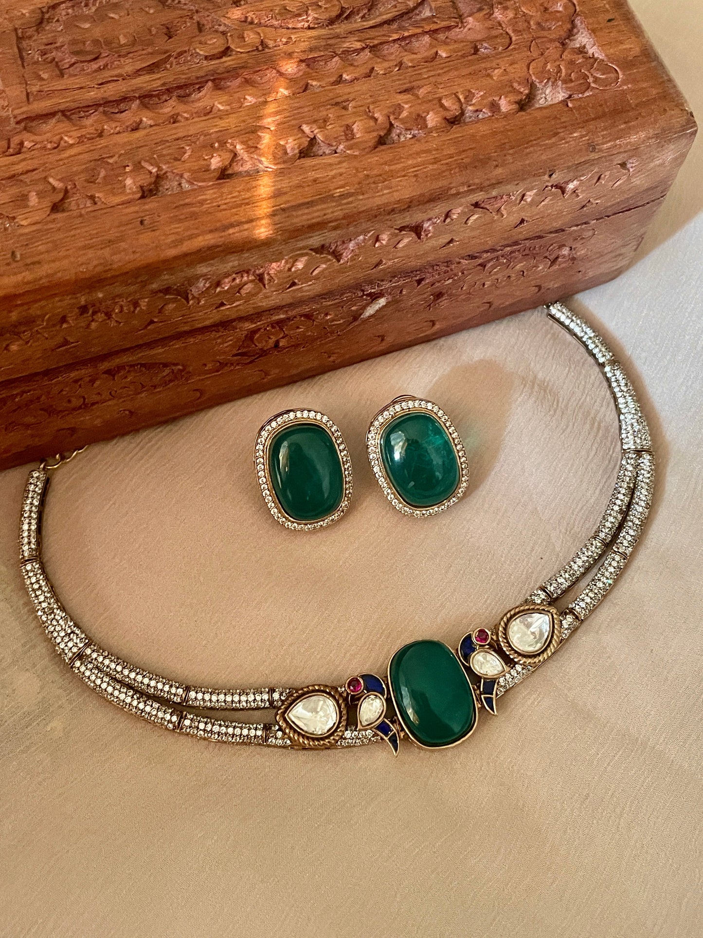 Devya Parrot Necklace Set