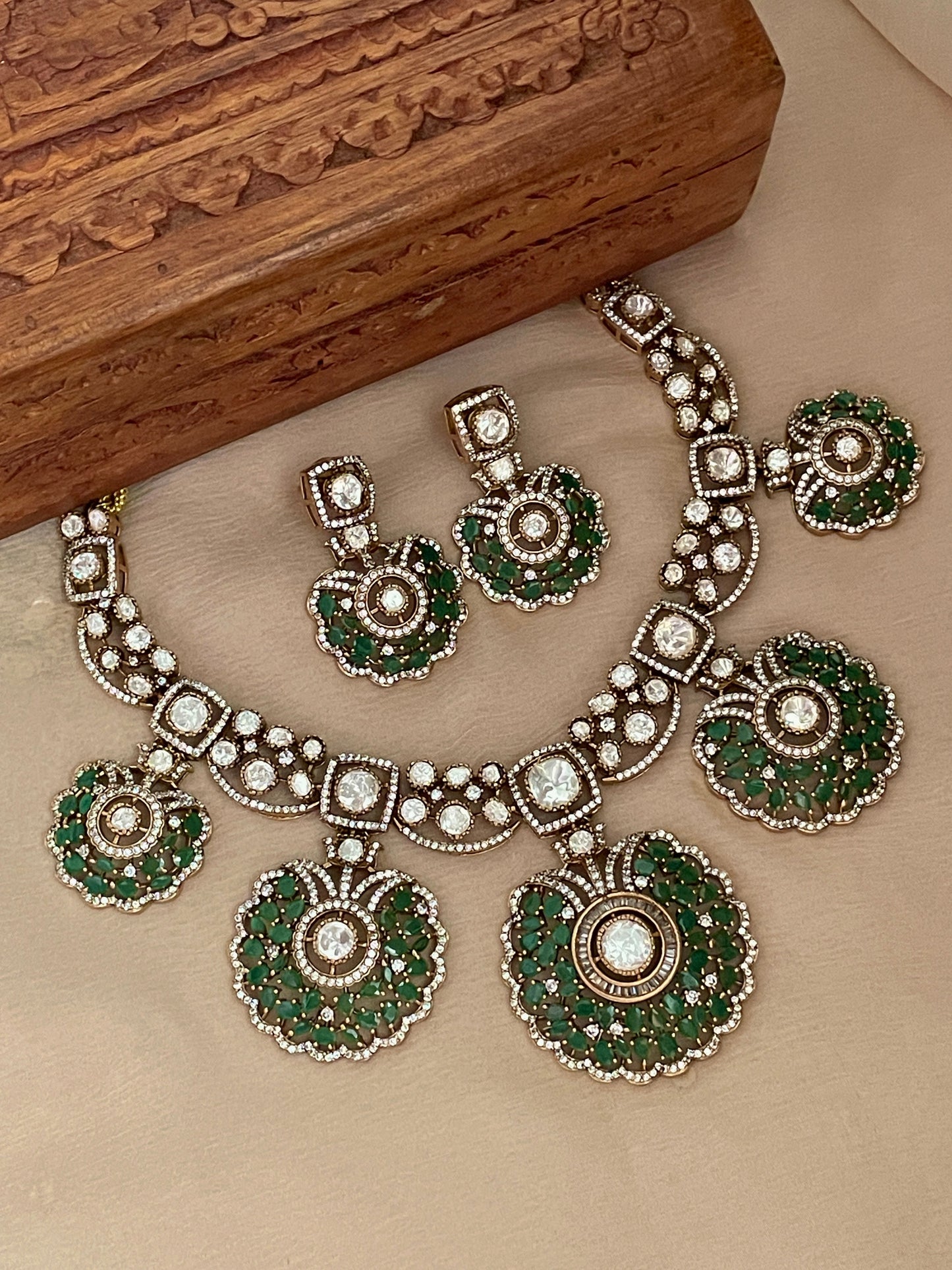 Mridula Emerald Pankhi Necklace Set