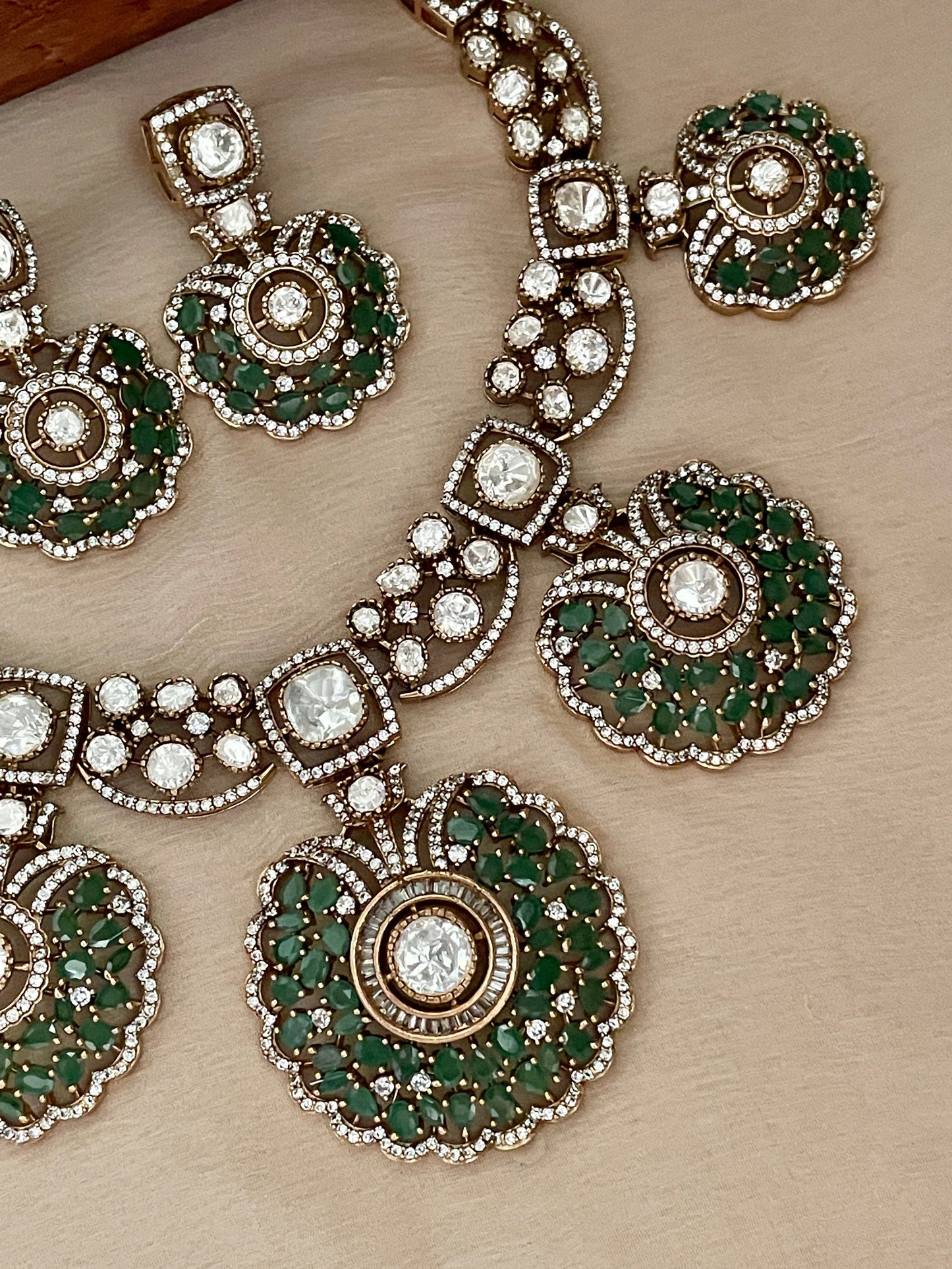 Mridula Emerald Pankhi Necklace Set