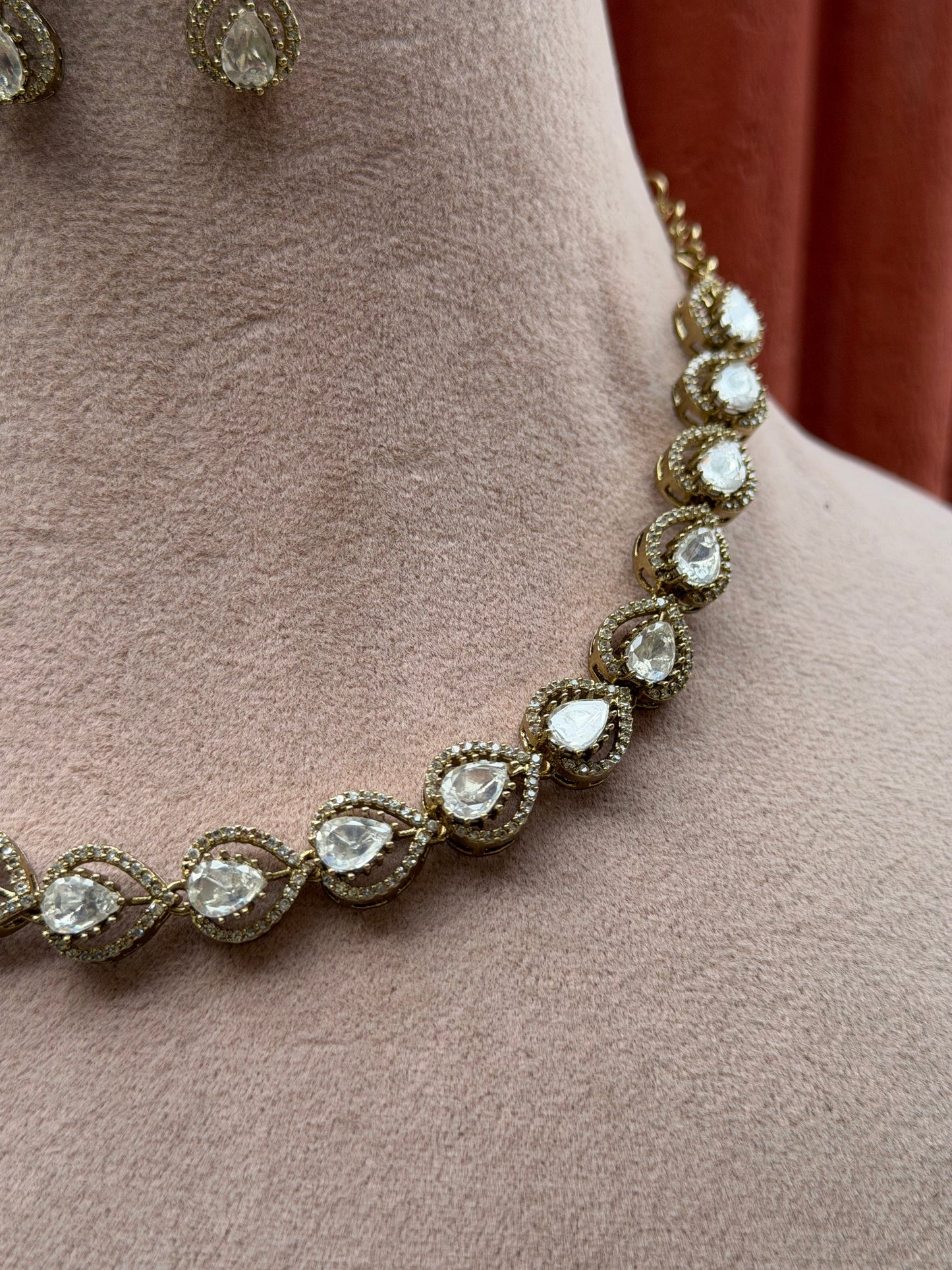 Adhya Leaf Necklace Set