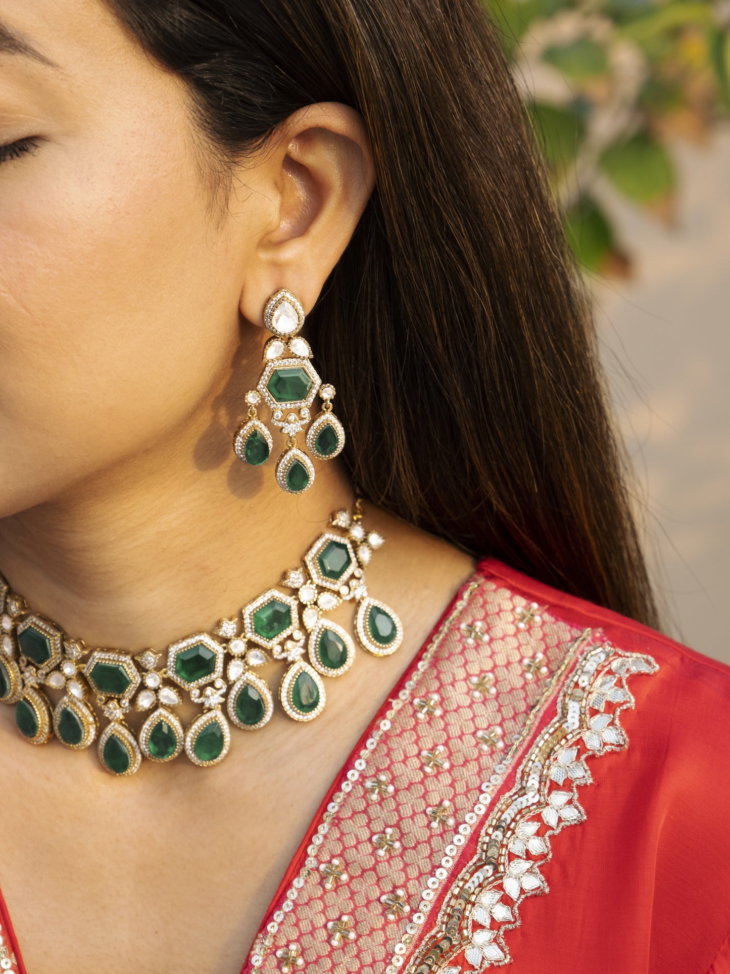 Madh Emerald Necklace Set