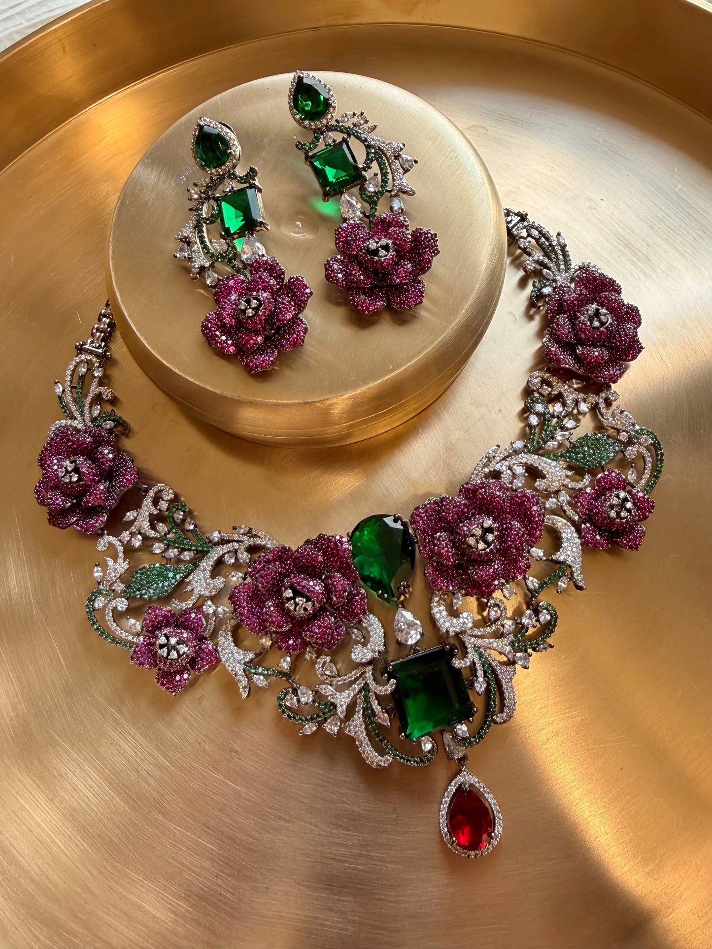 Blooming Roses Necklace Set