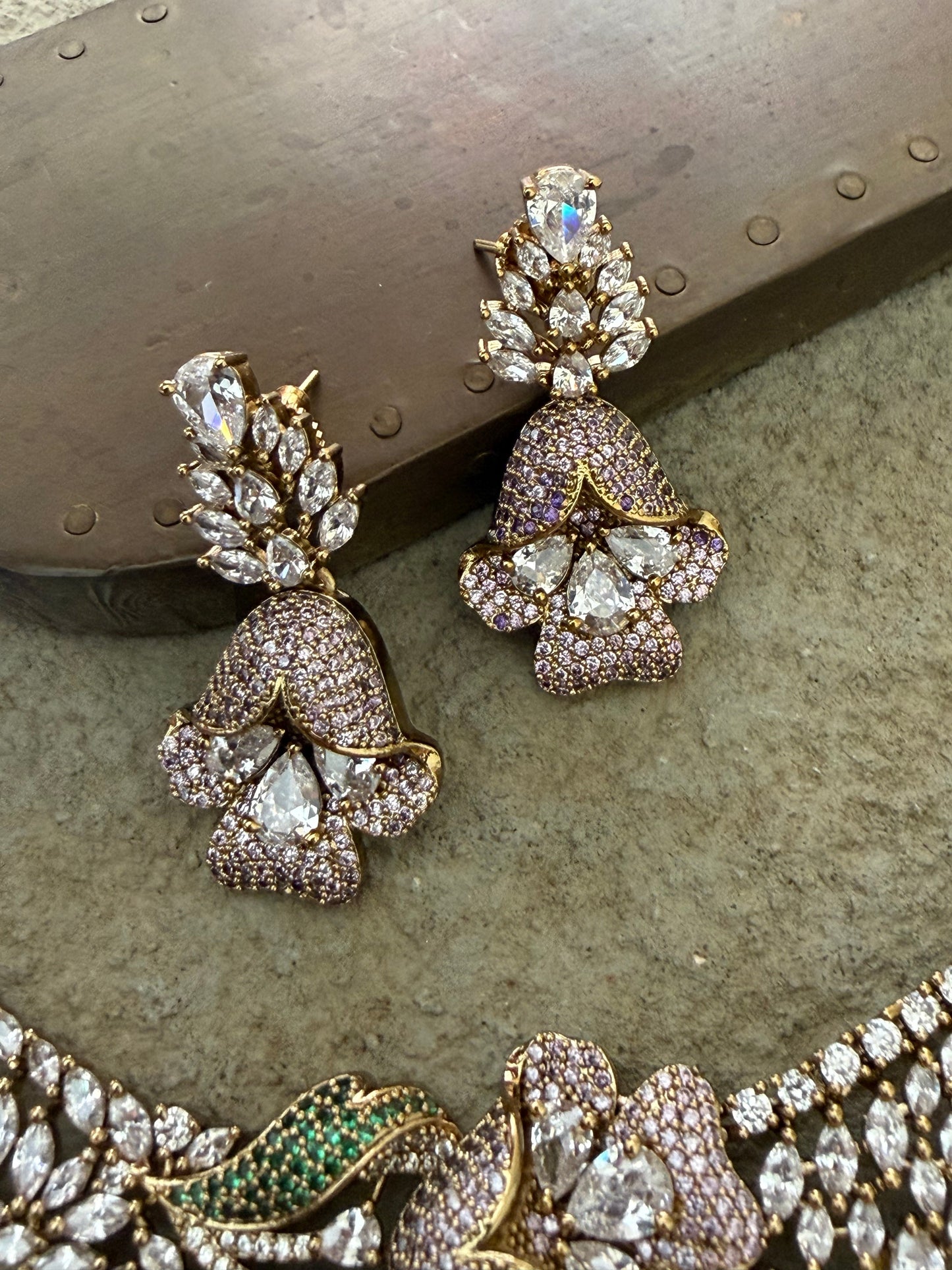 Bodhi Zircon Flower Necklace Set