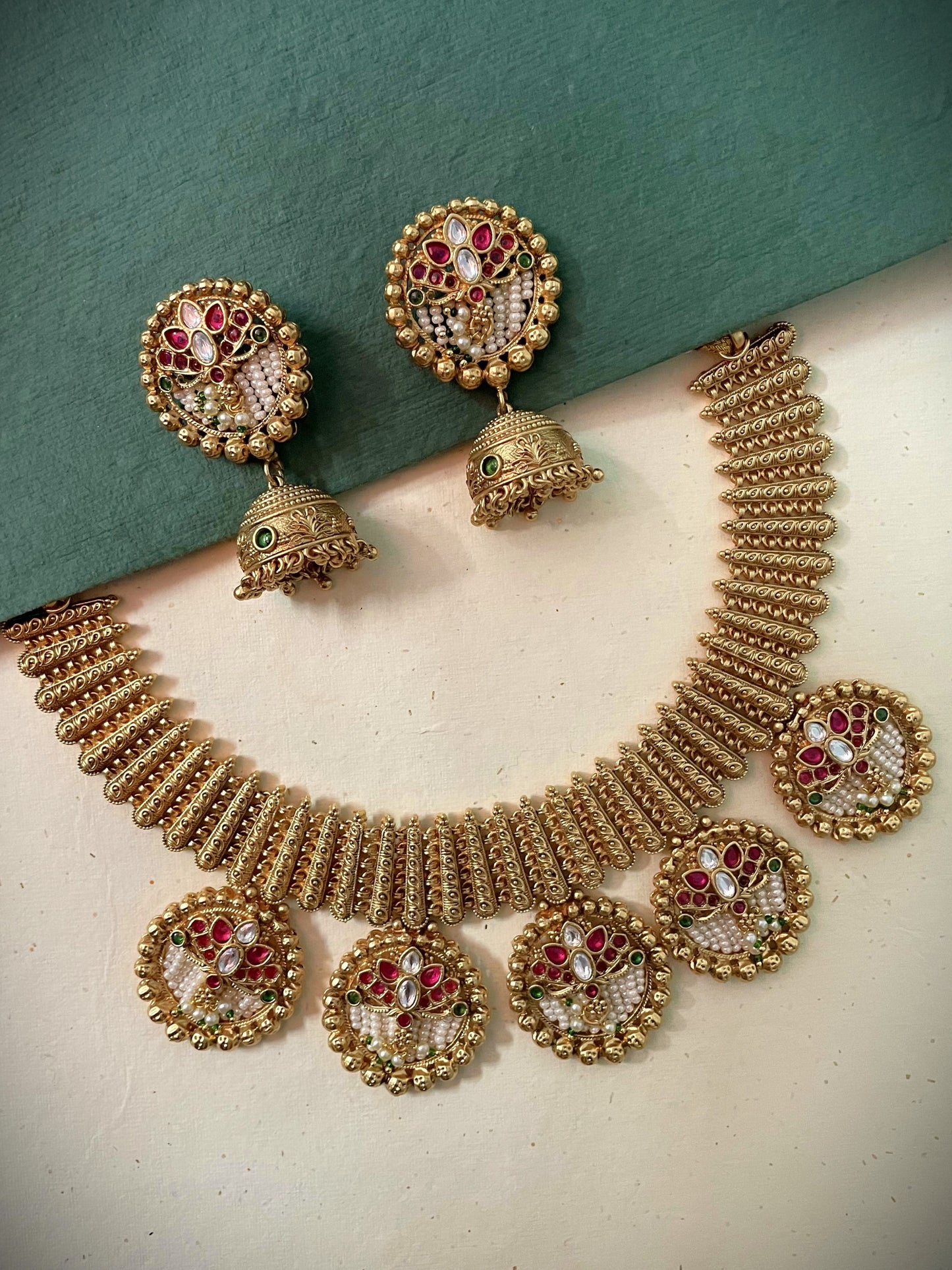 Nila Antique Lotus Necklace Set