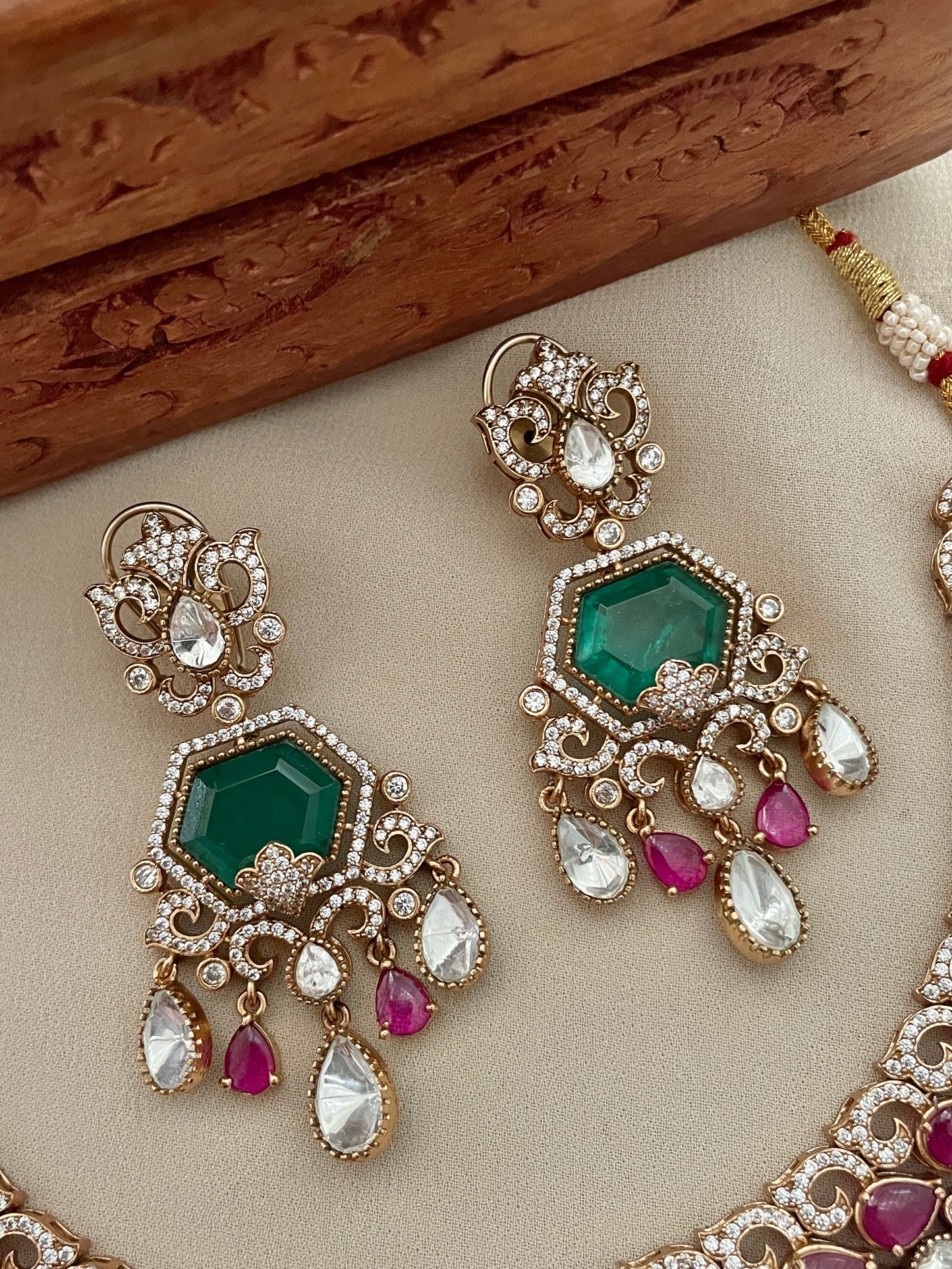 Hunar Moissanite Polki Necklace Set