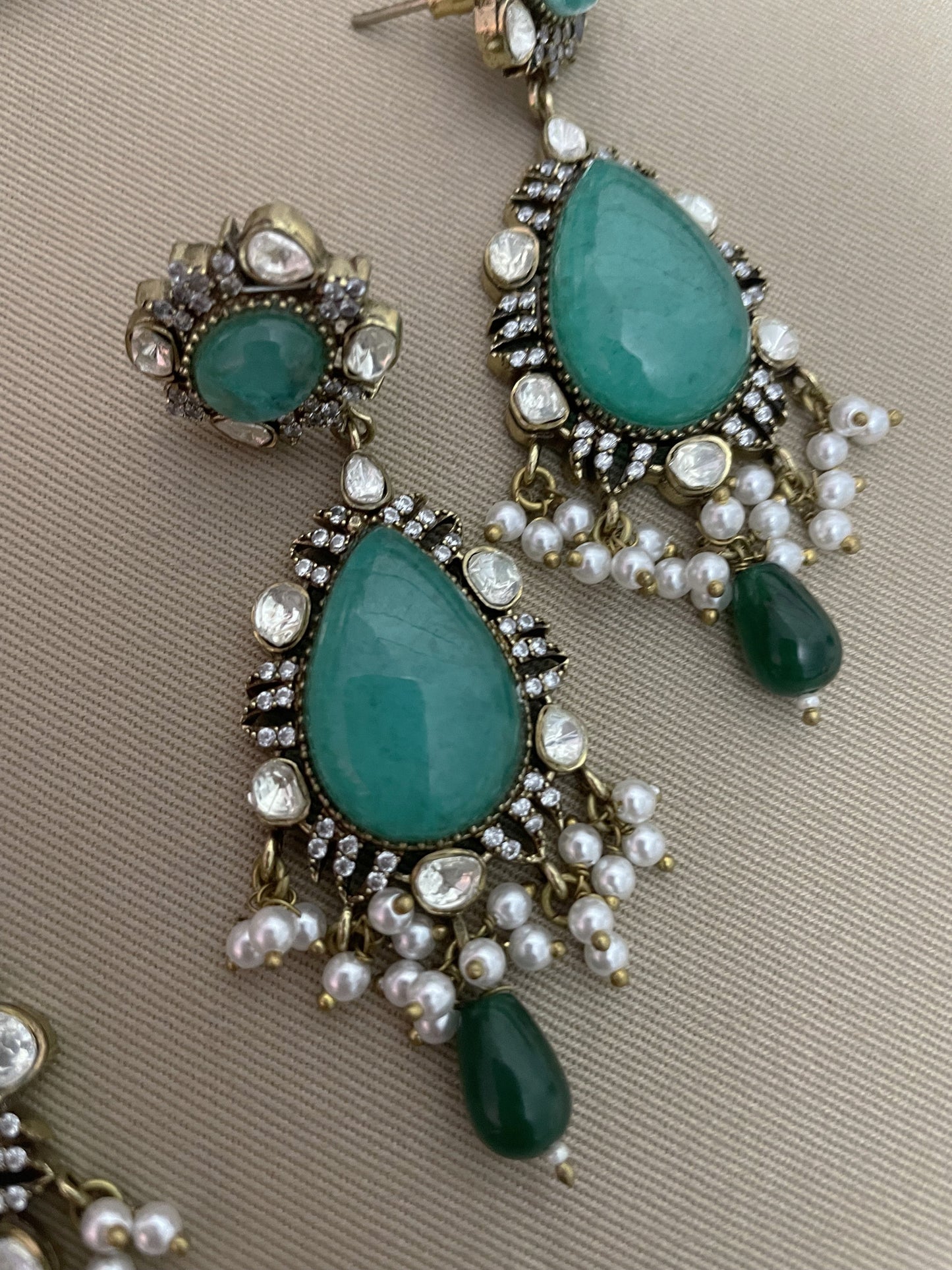 Mantra Emerald Polki Victorian Necklace Set