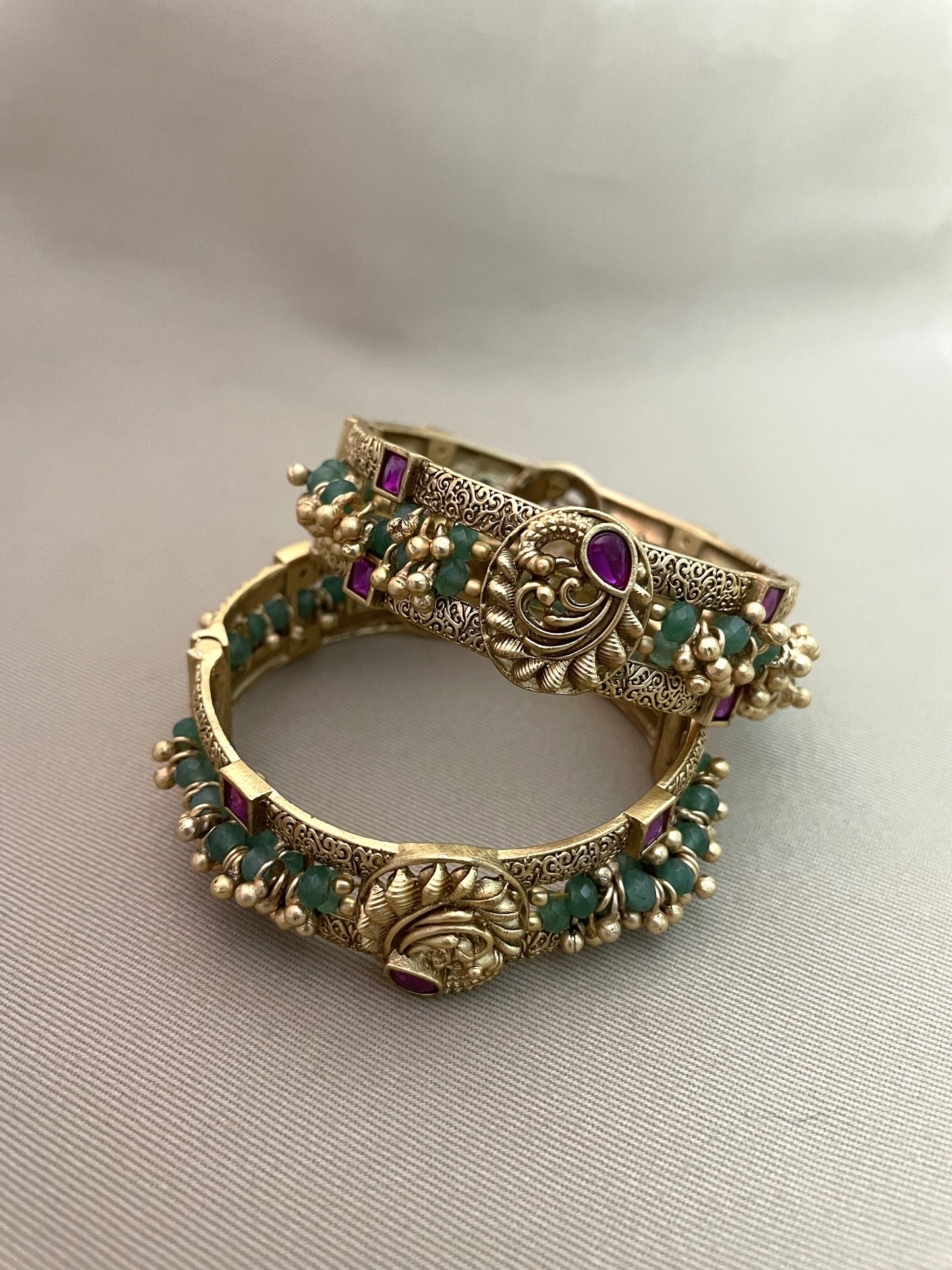 Ezra Antique Gold Finish Openable Bangle- Single