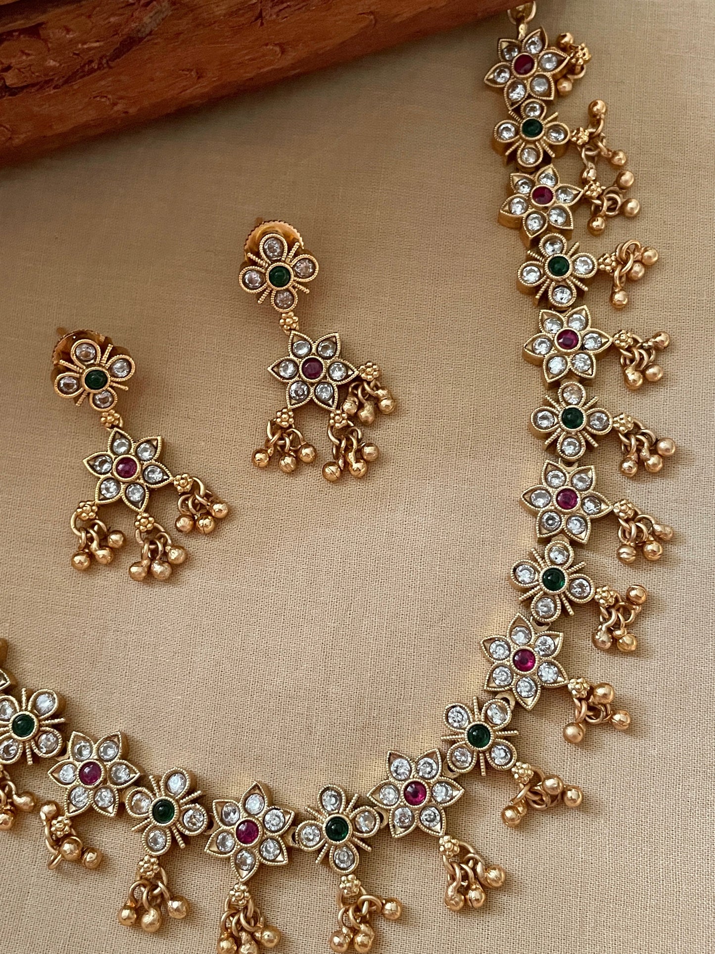 Muktara Floral Necklace Set