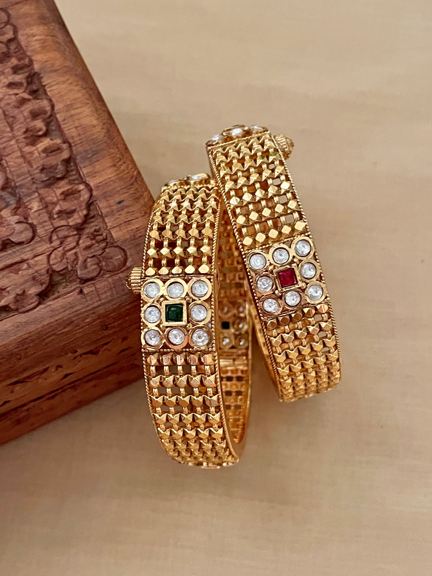 Aabha Antique Bangle Set