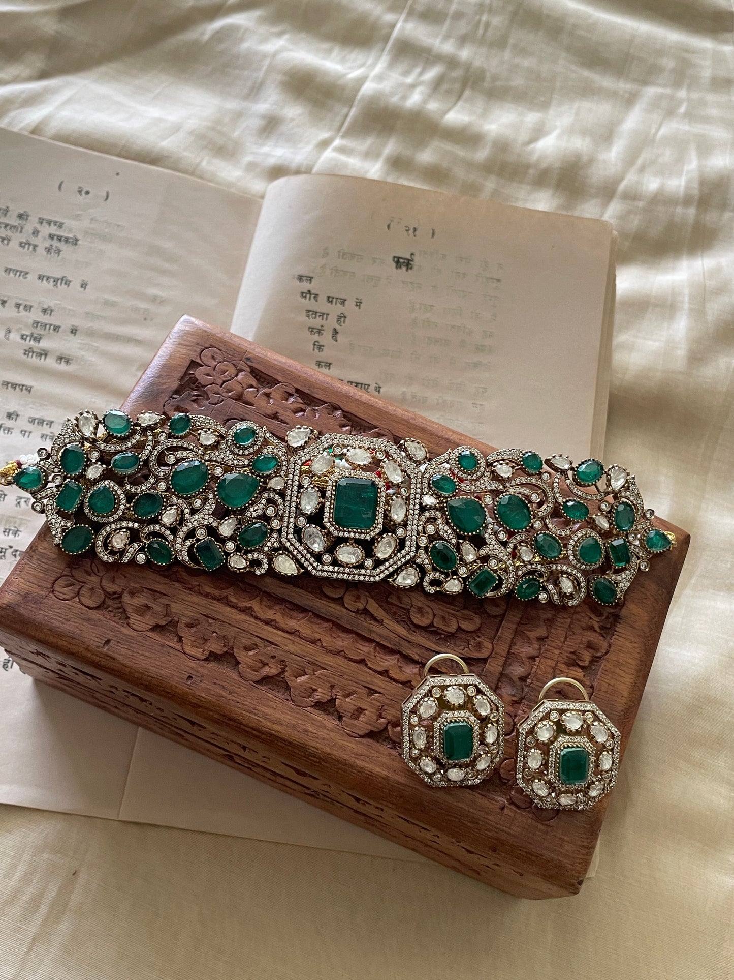 Shanta Regal Emerald Polki Choker Necklace Set