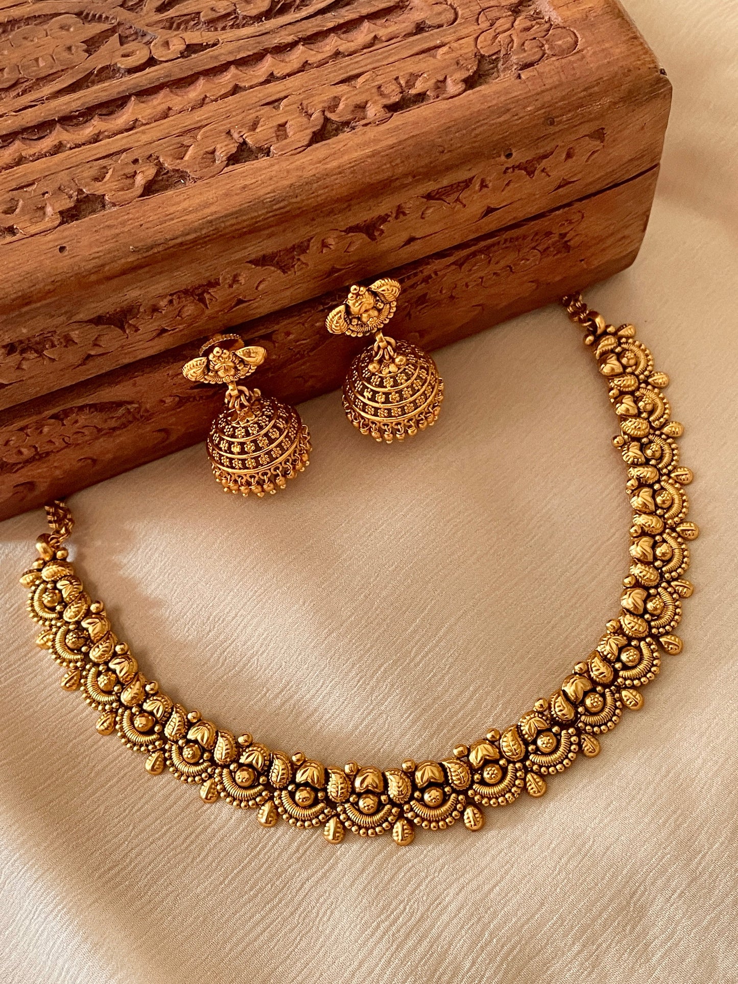 Tripura Antique Necklace Set