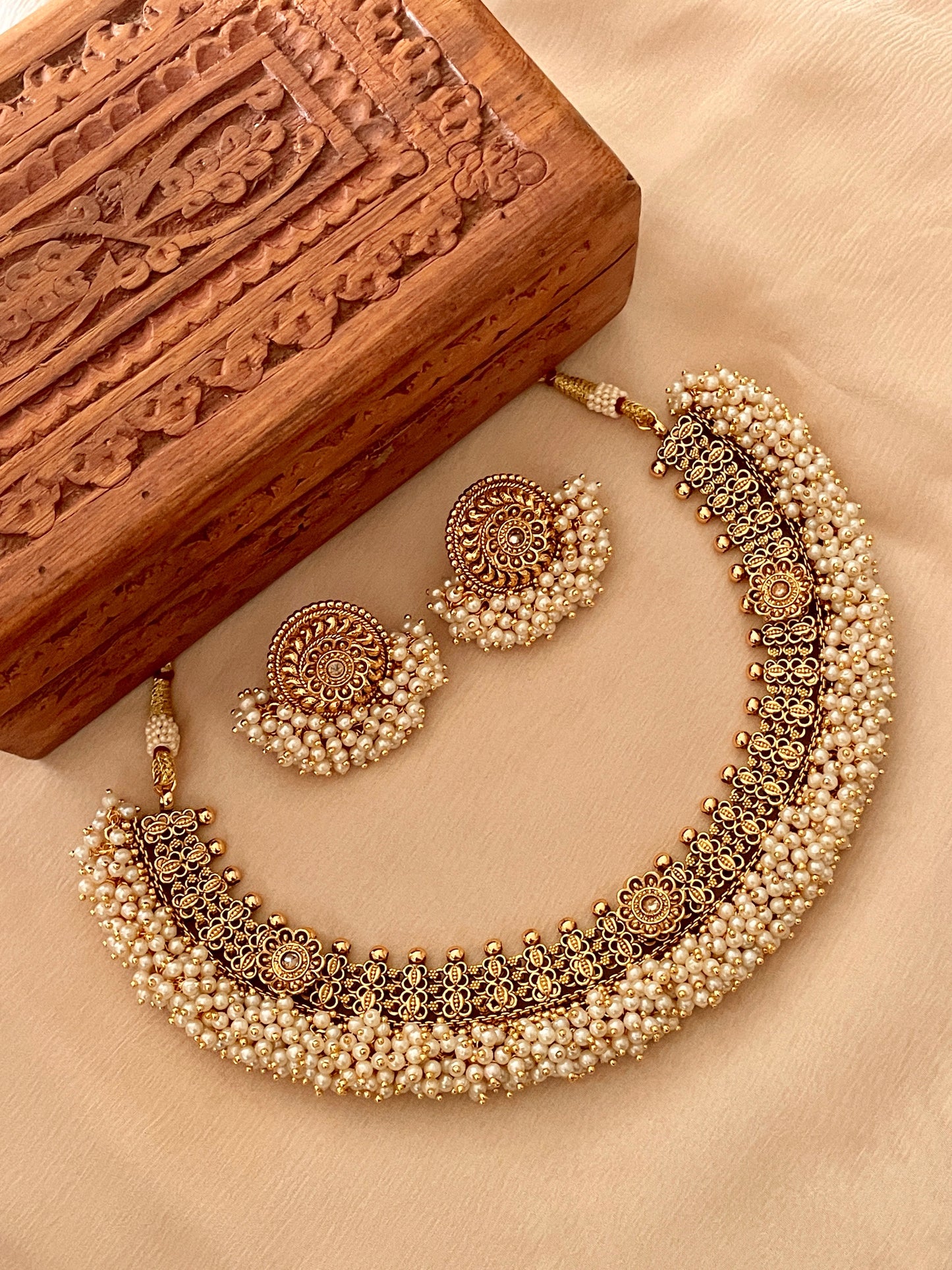 Yagni Antique Pearl Necklace Set
