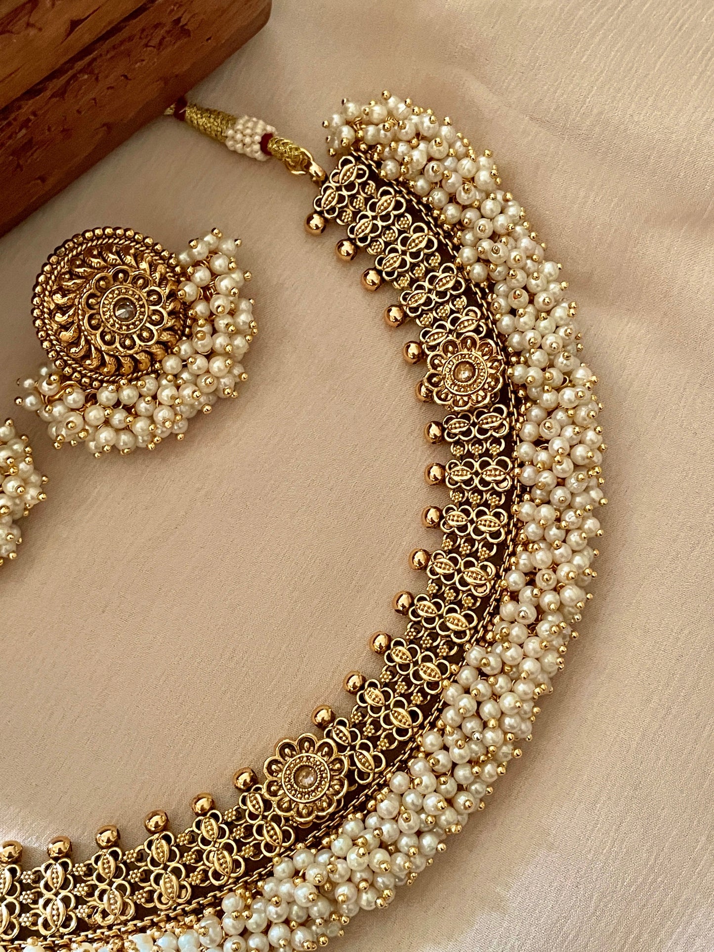 Yagni Antique Pearl Necklace Set