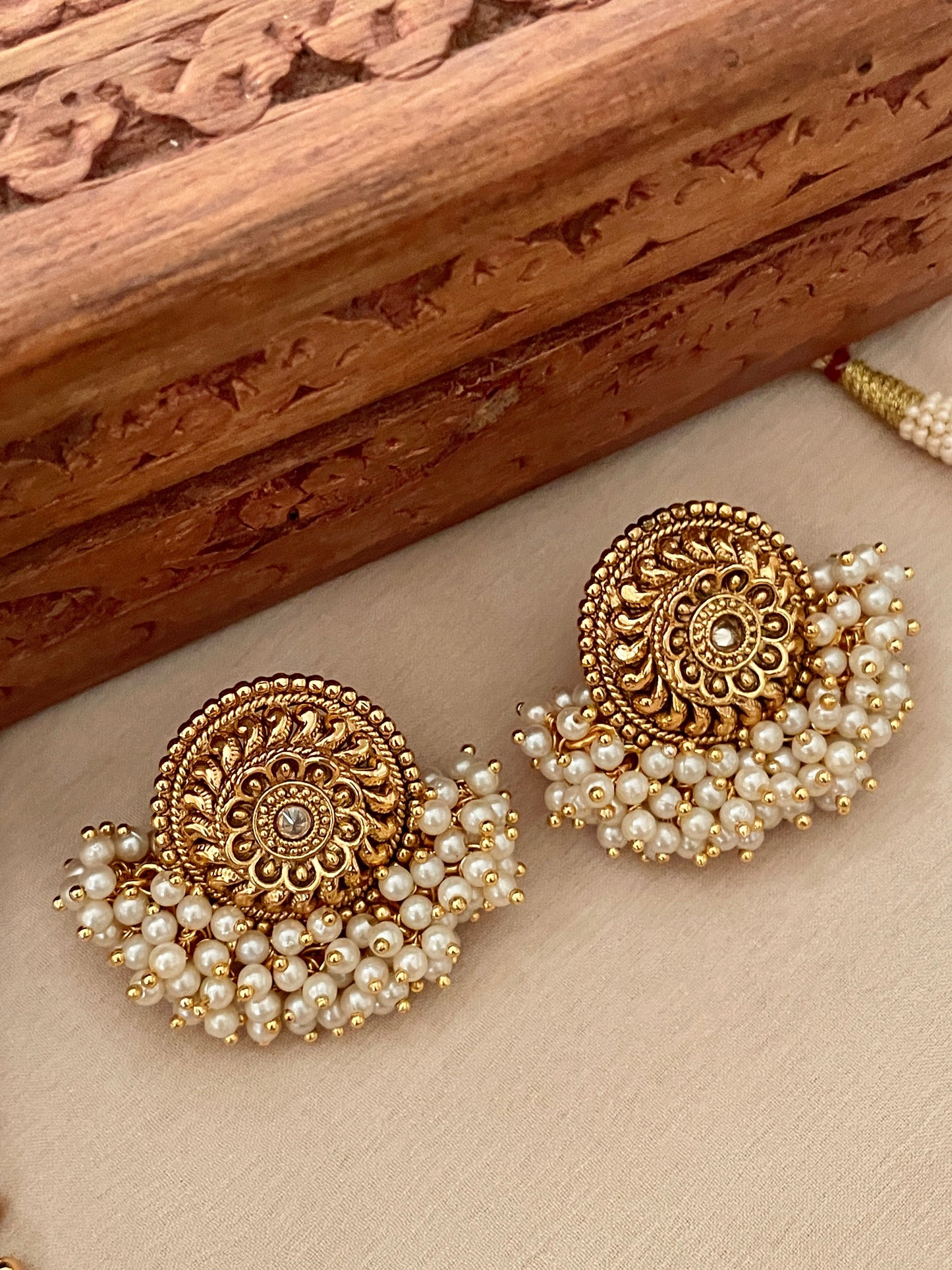 Yagni Antique Pearl Necklace Set
