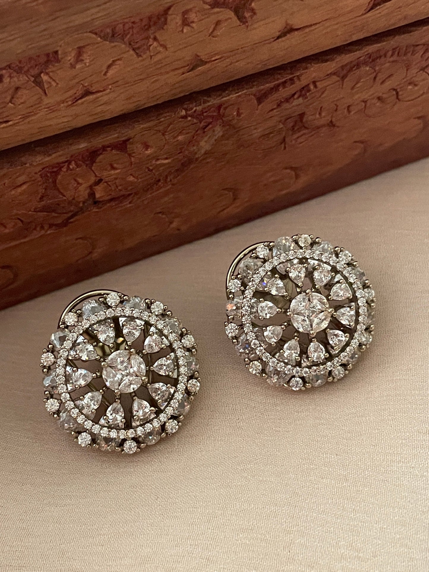 Noor Zircon Stud Earrings White