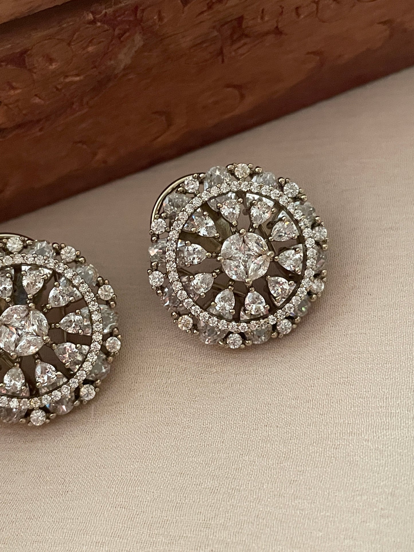 Noor Zircon Stud Earrings White