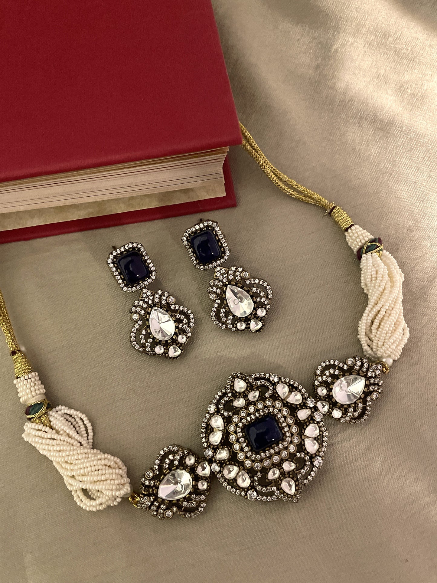 Jharoka Blue Victorian Choker Necklace Set