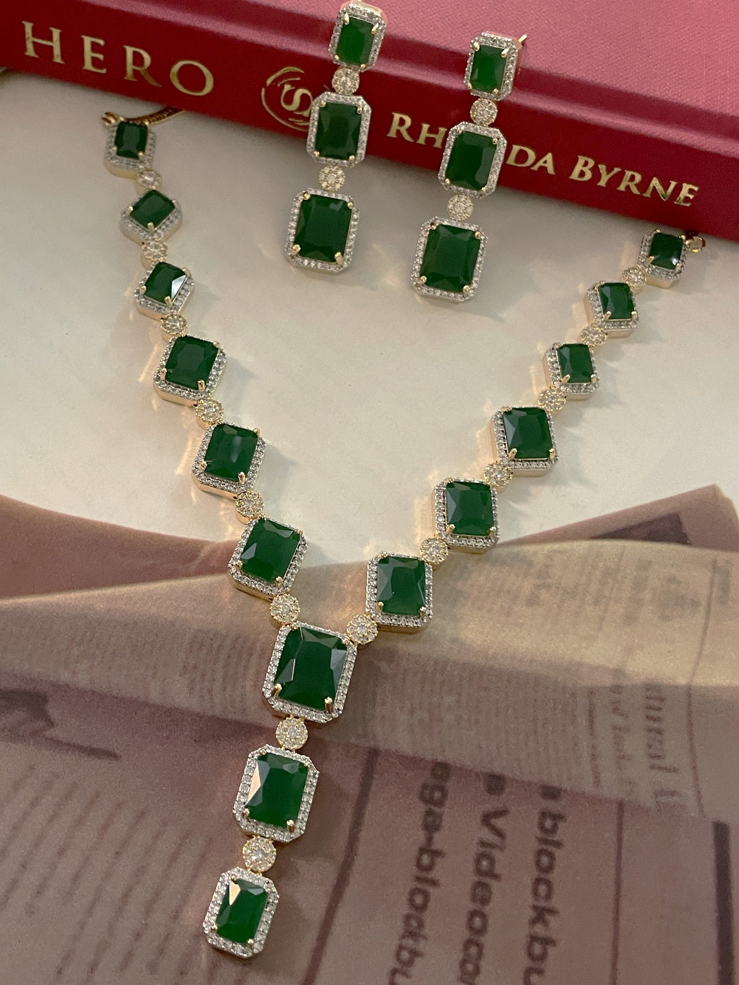 Veera Emerald Zircon Necklace Set