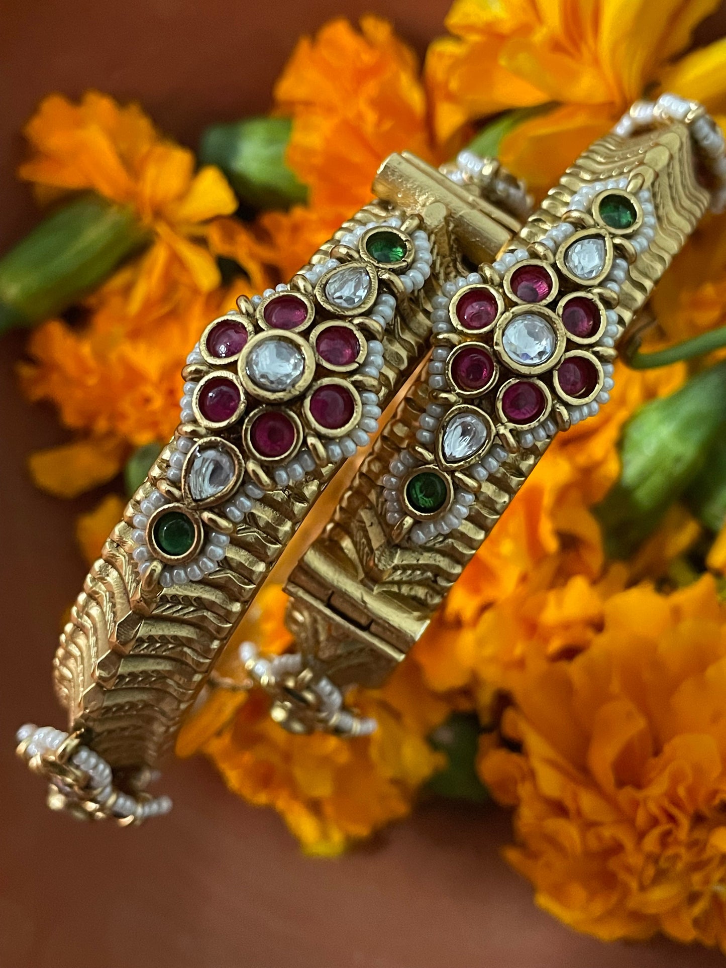 Jahaan Gold Finish Antique Kundan Bangles-Set 0f 2