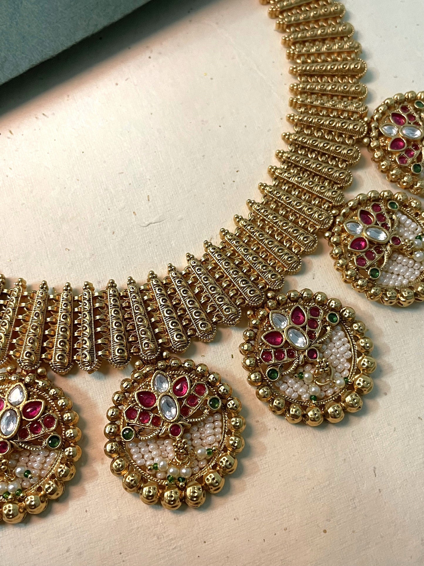 Nila Antique Lotus Necklace Set