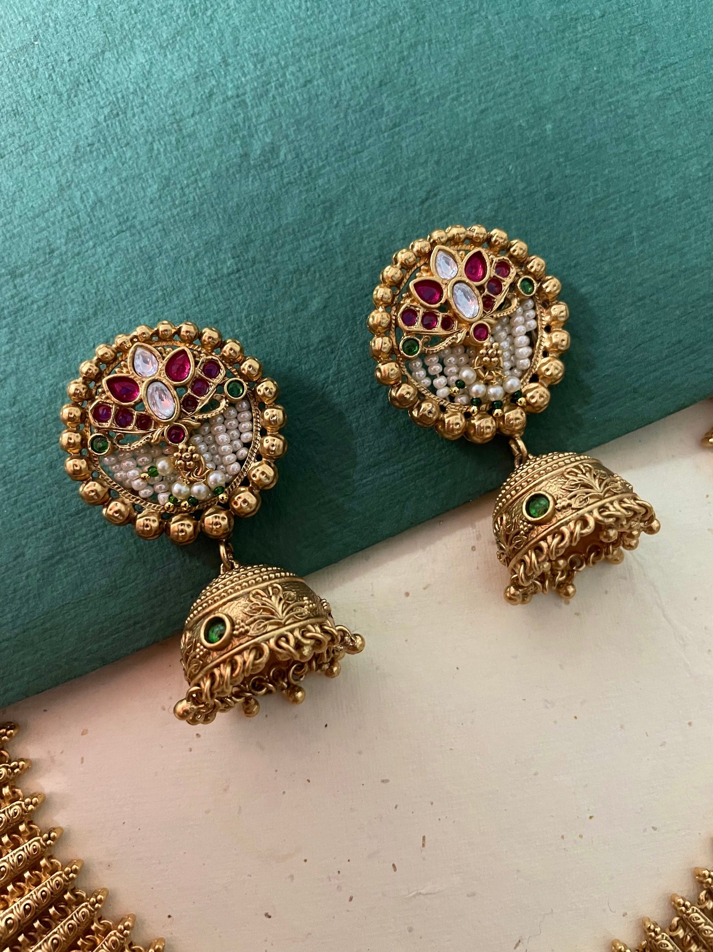 Nila Antique Lotus Necklace Set