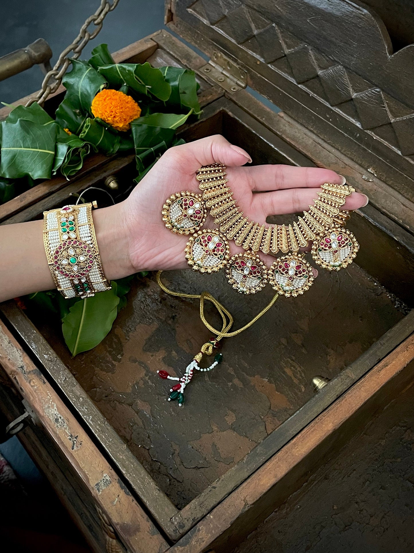 Nila Antique Lotus Necklace Set